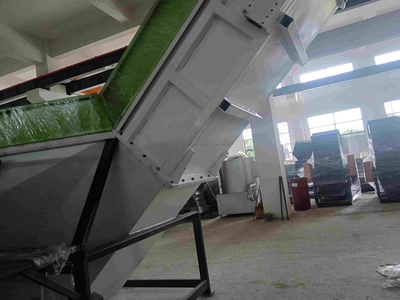 Vilka är egenskaperna hos kedjestädningsfat?